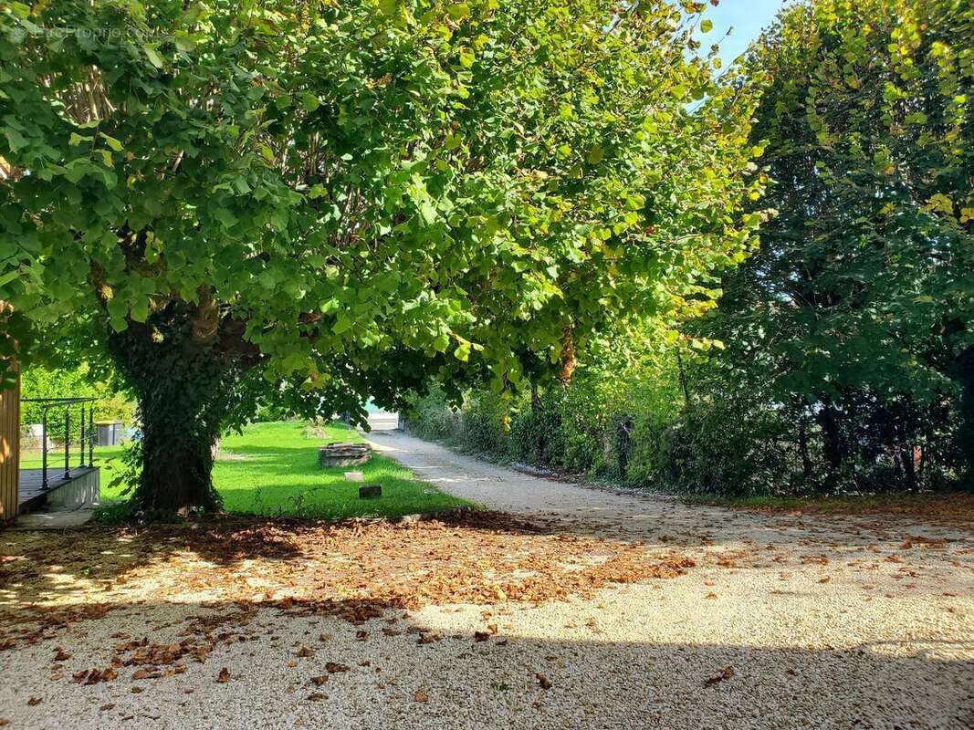 Maison à RUELLE-SUR-TOUVRE