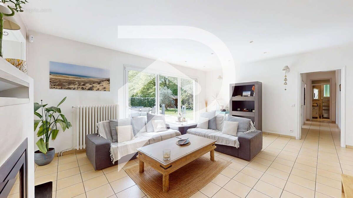 Maison à LA CELLE-SAINT-CLOUD