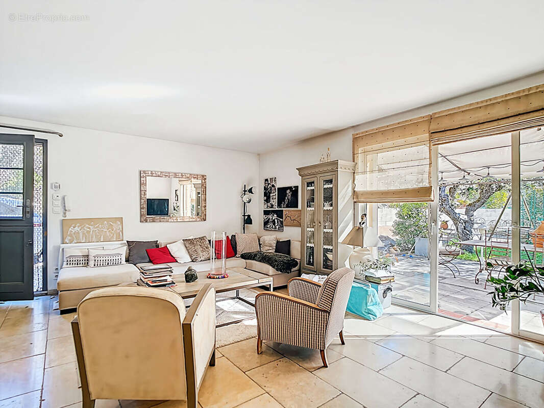Charmante maison 3 pièces 80 m2 avec stationnement sur parcelle d'environ 350 m2 à vendre Secteur La Bouilladisse 13720 - photo 14