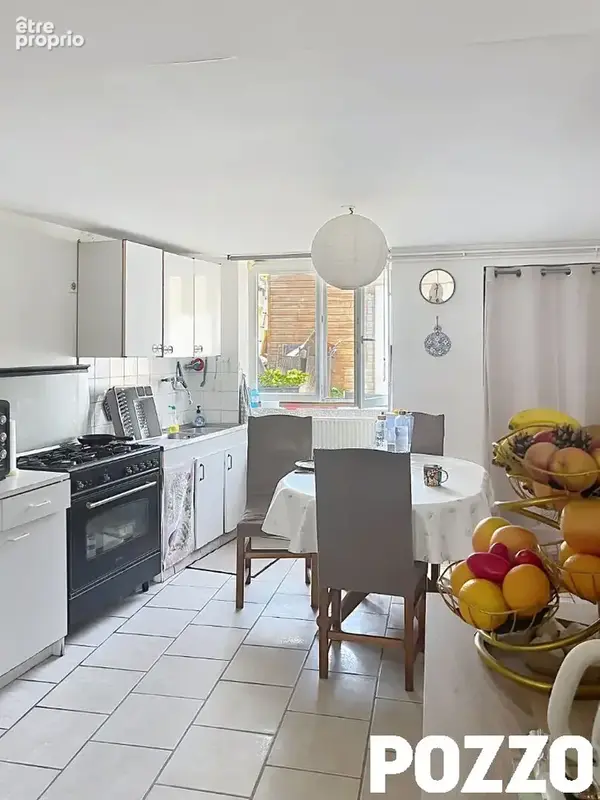 A Vendre Charmante maison de ville de beaux volumes et une petite cour  axe Bayeux-Caen  (14) - photo 2