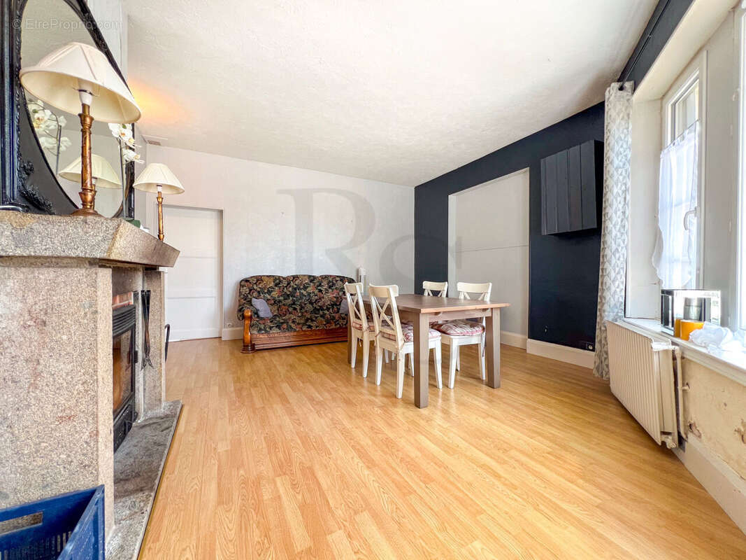 Maison à JOUE-DU-BOIS