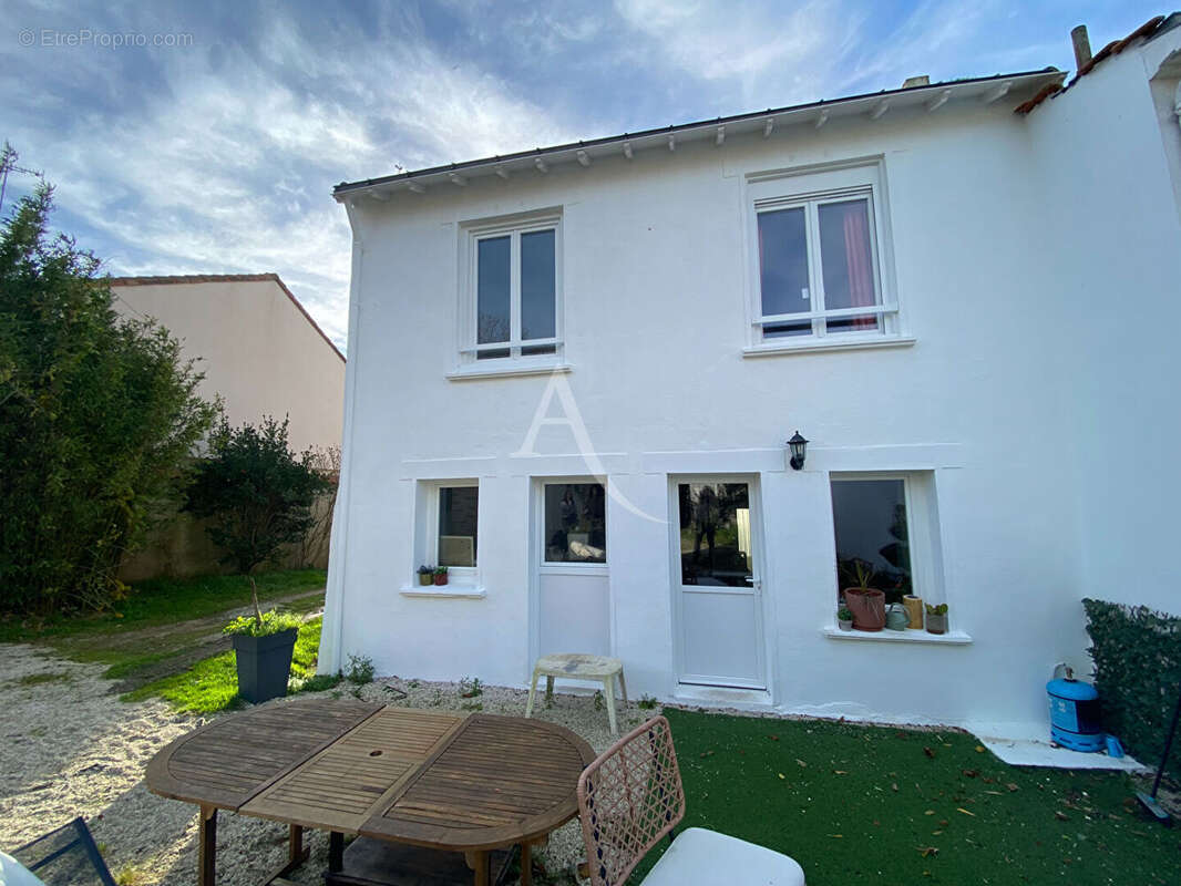 Maison à SAINT-ETIENNE-DE-MER-MORTE