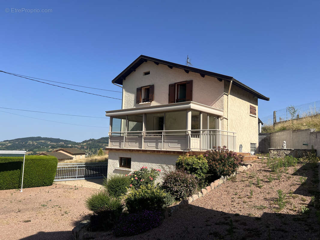 Maison à COURS-LA-VILLE