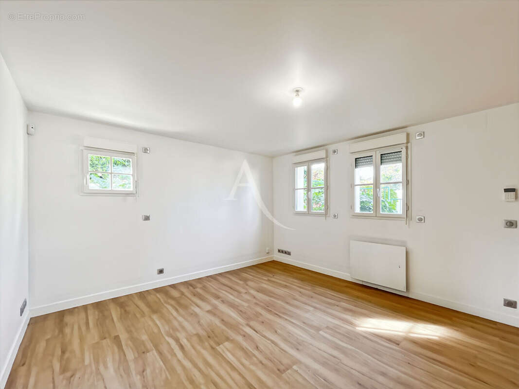 Maison à MOISSY-CRAMAYEL