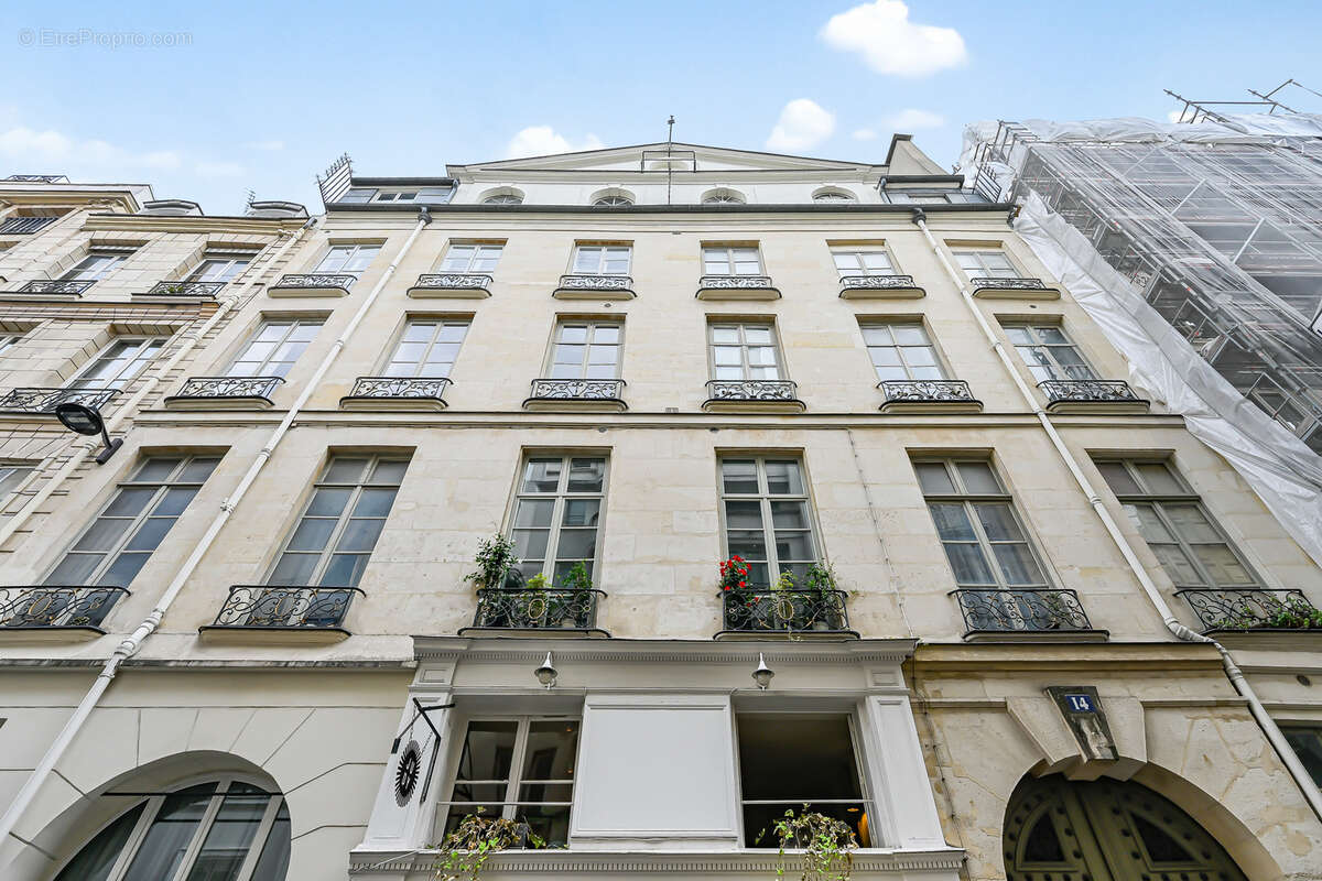 Appartement à PARIS-1E