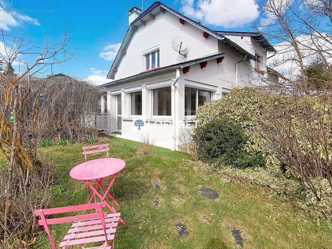 Maison à LE MALZIEU-VILLE