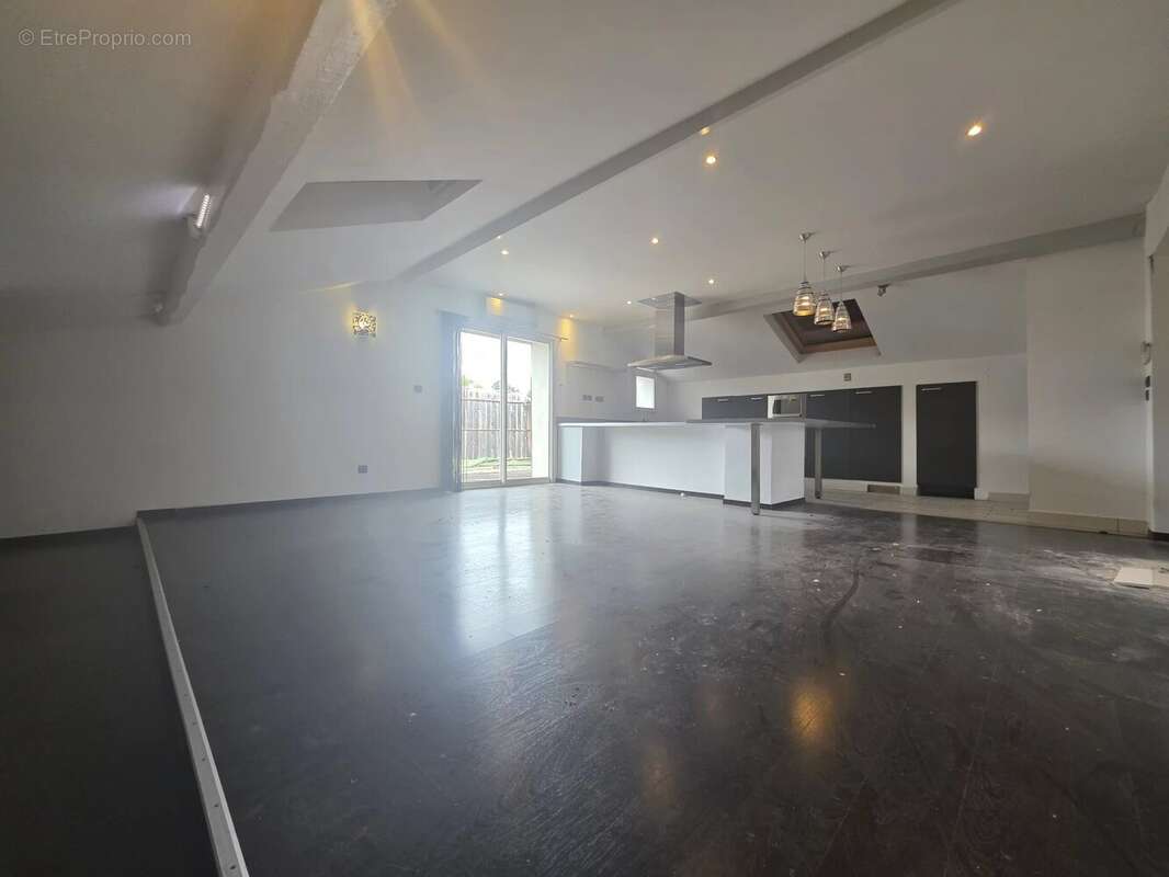 Maison à MONTELIMAR