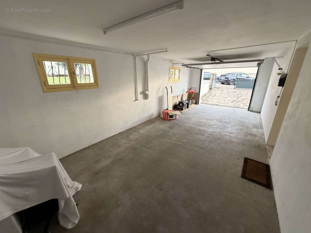 Maison à CREUZIER-LE-VIEUX