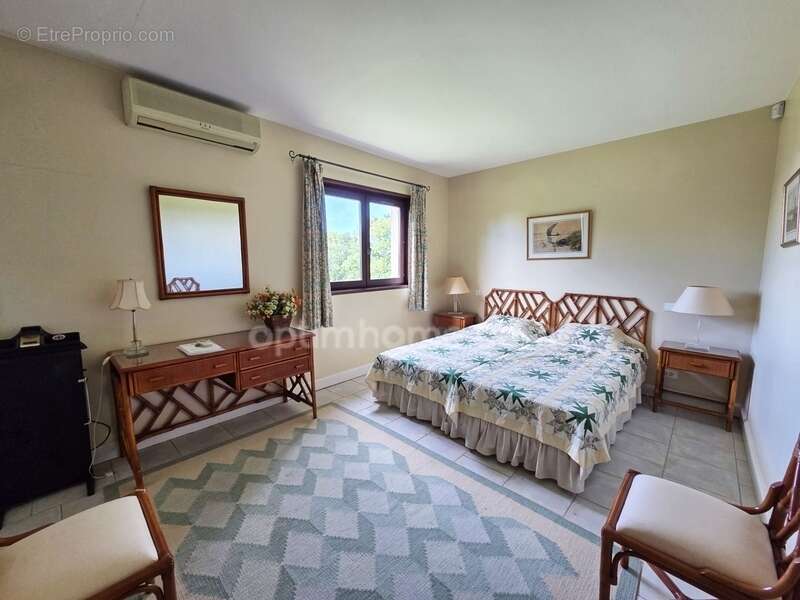 Maison à EGLISENEUVE-PRES-BILLOM