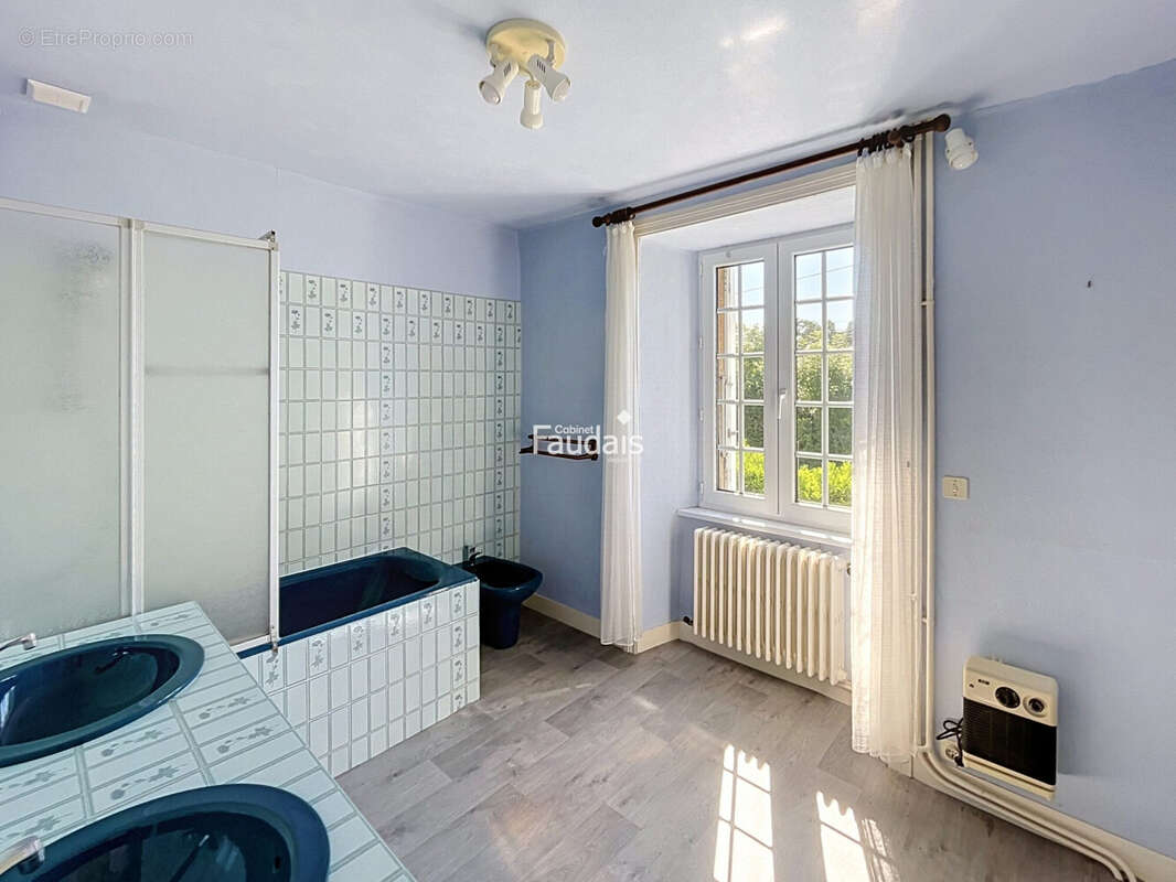 Maison 159 m² à Feugeres  - photo 9
