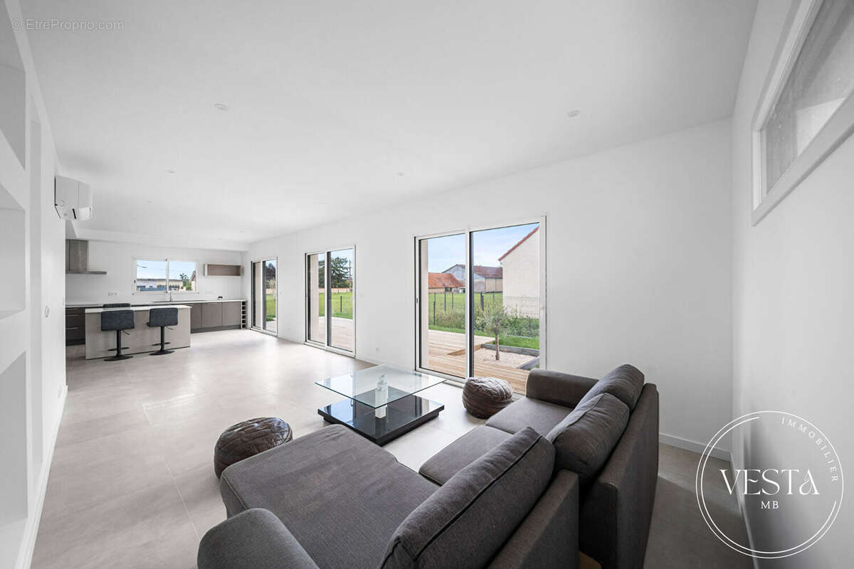 Maison à COLLONGES-LES-PREMIERES