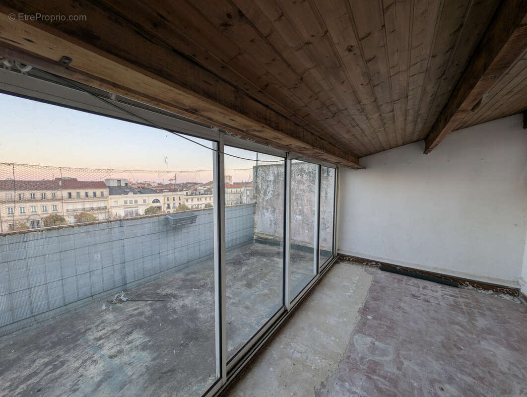 Appartement en duplex avec terrasse à rénover - photo 16