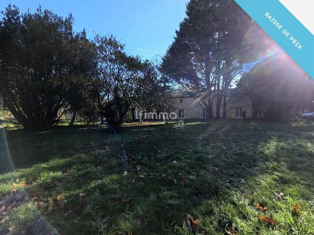 Maison à NOTRE-DAME-DE-SANILHAC