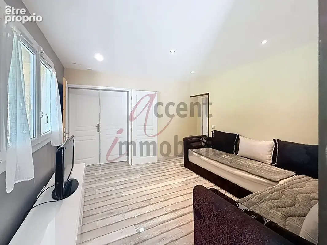 Noves : Double habitation et hangar, piscine et grand terrain - photo 13