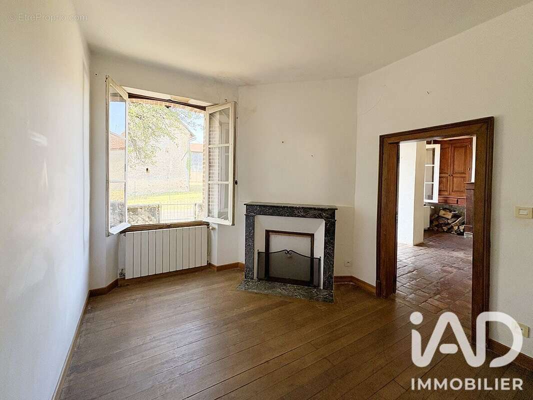 Maison 135 m² à Fontaines  - photo 5