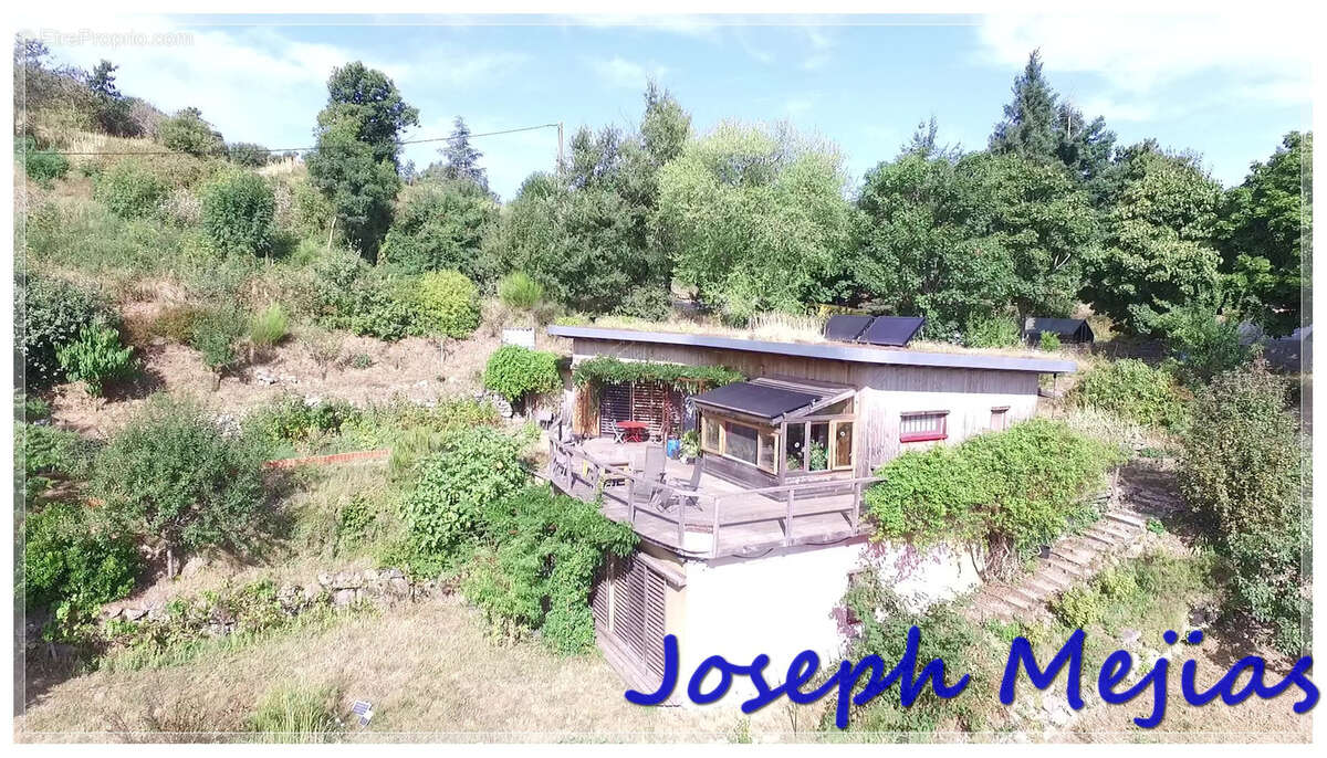 Maison à SAINT-ETIENNE-DE-SERRE