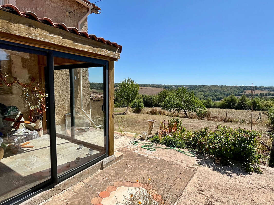 Maison individuelle avec 2,5 hectares, grange, - photo 3