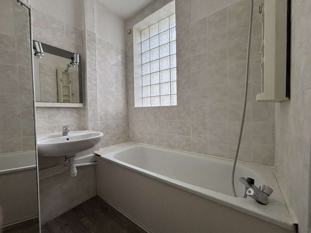 Appartement à SARTROUVILLE