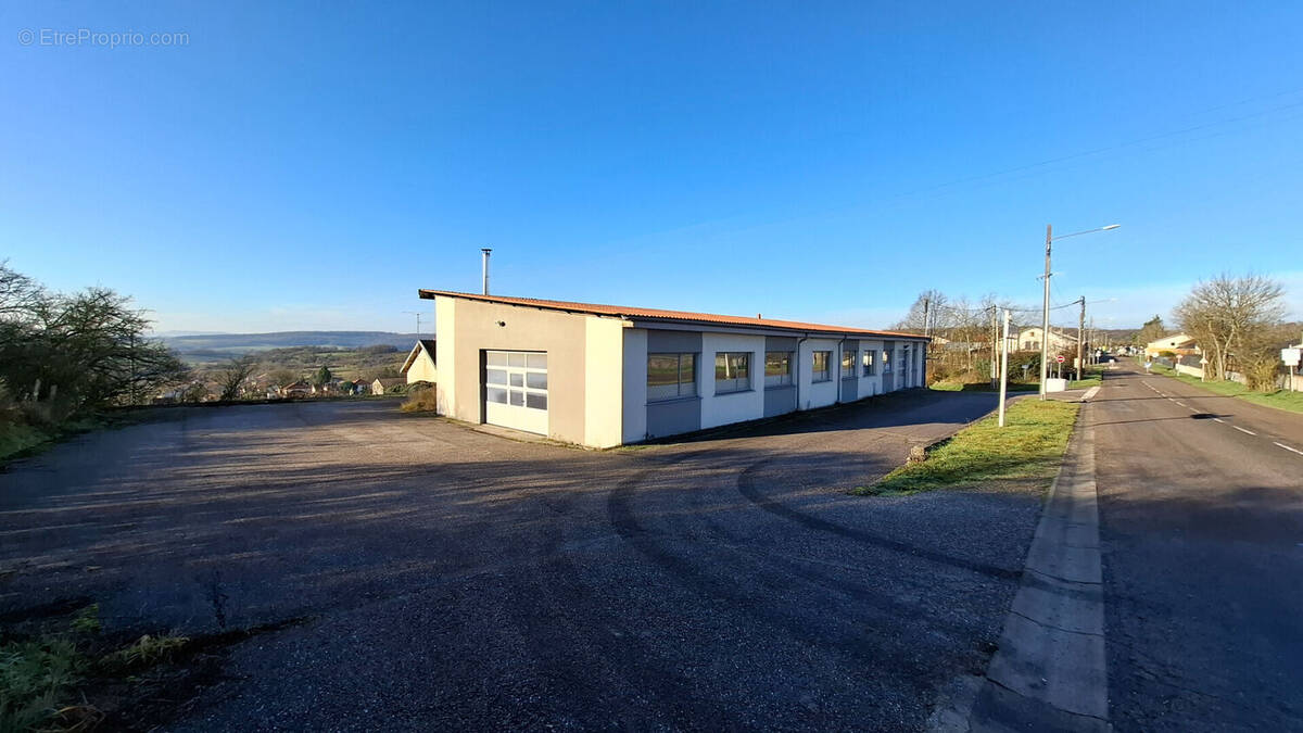 Commerce à FERRIERES