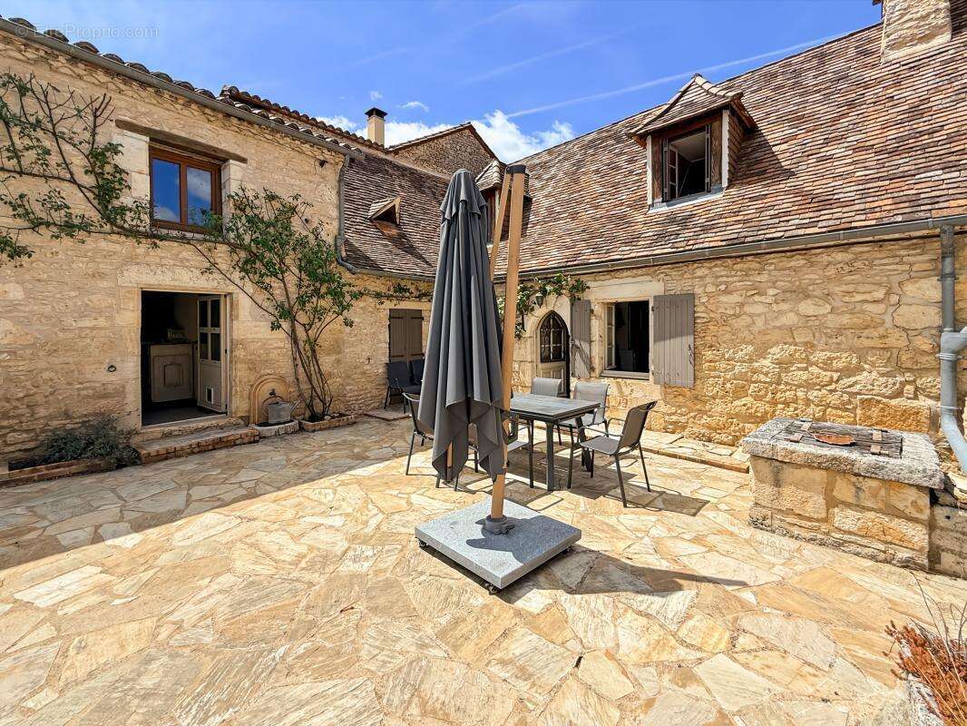 Maison à SAVIGNAC-LES-EGLISES