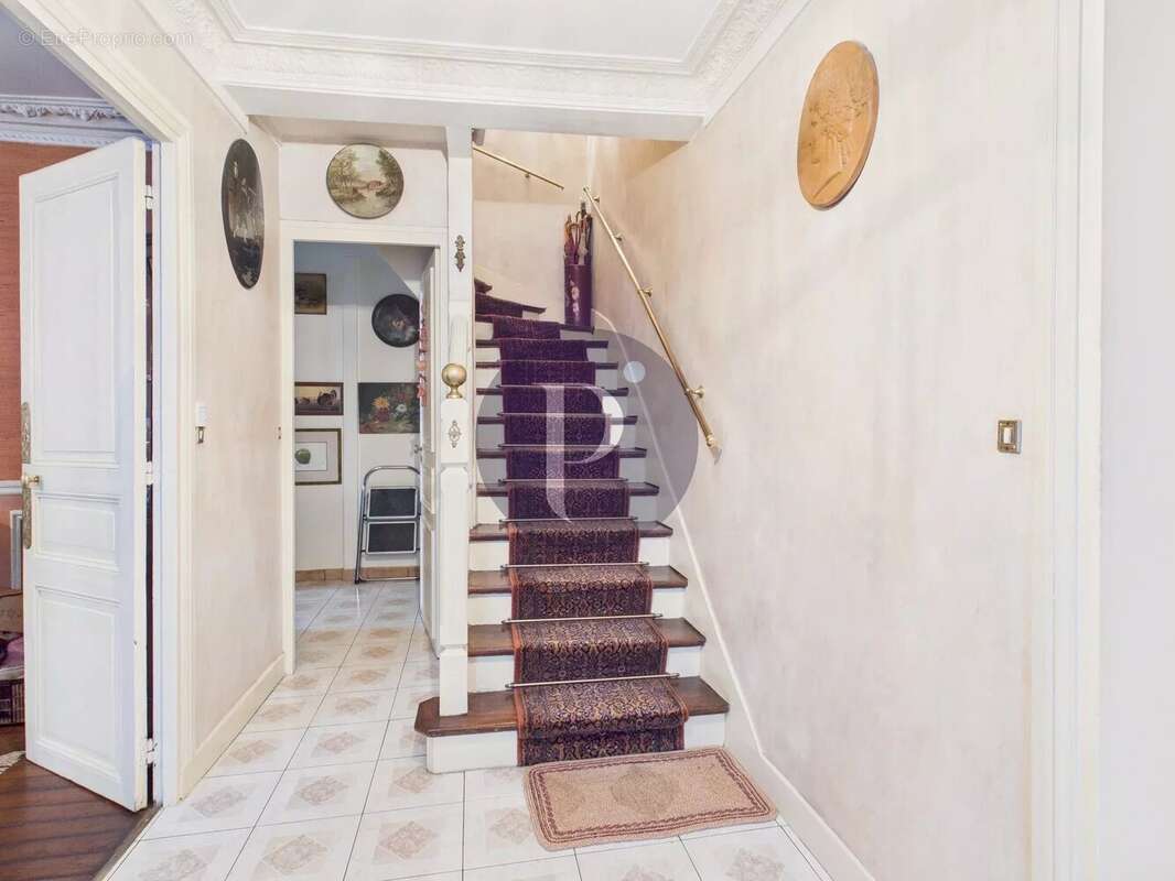 Maison à VERRIERES-LE-BUISSON