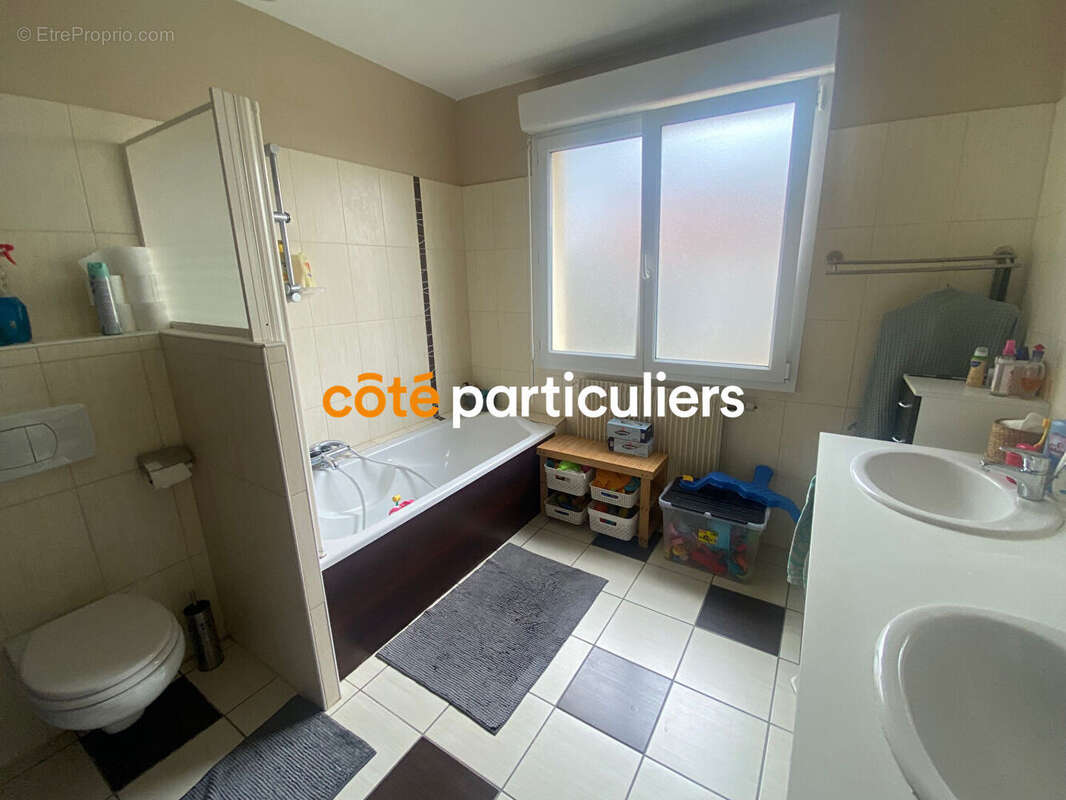 Maison à LES HERBIERS