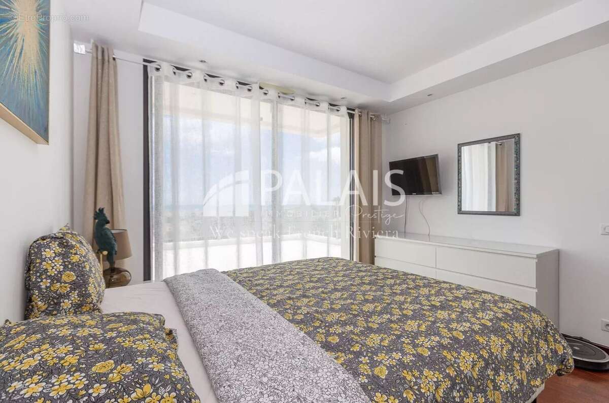 ANTIBES – RASTINES // Villa Contemporaine 240 m² – Jardin – Piscine – Vue Panoramique - photo 13