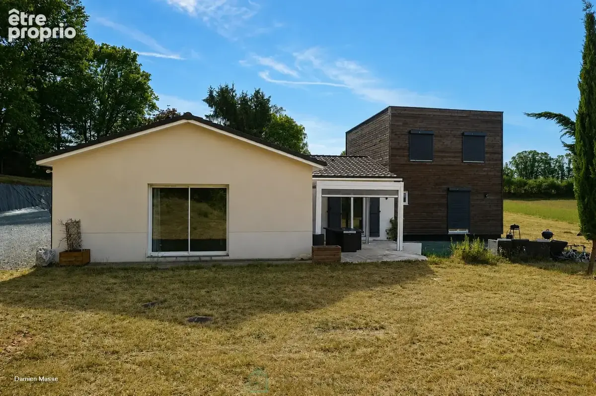 Villa contemporaine construite selon les normes techniques environnementales dans le coeur du Périgord vert. - photo 2