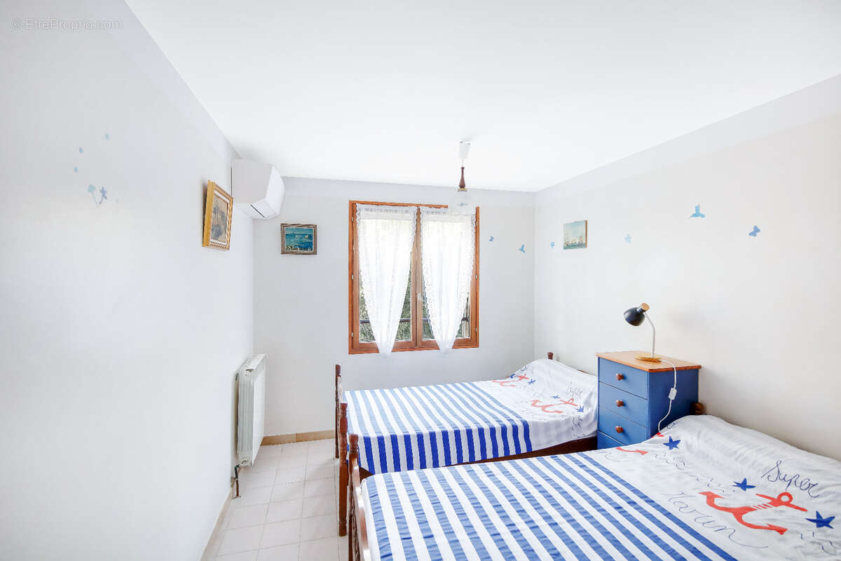 Six Fours Les Plages, Rayolet, Villa T8 de 248m2, Vue mer et proche plage - photo 7