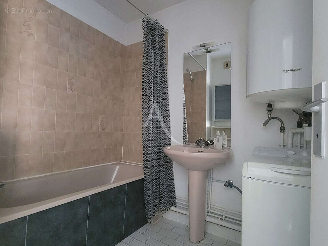 SAINT-AUGUSTIN - Appartement  1 pièce(s) 30.03 m2 - stationnement et cave - photo 6