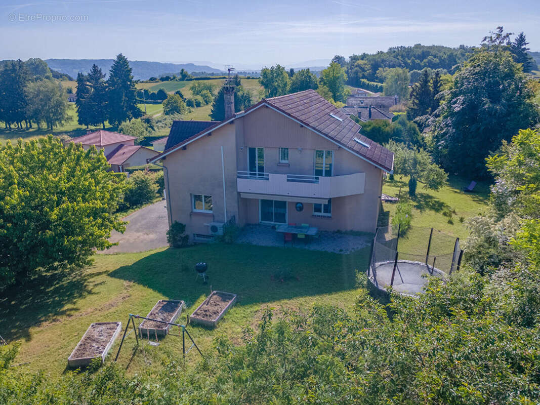 Maison à MEYRIE