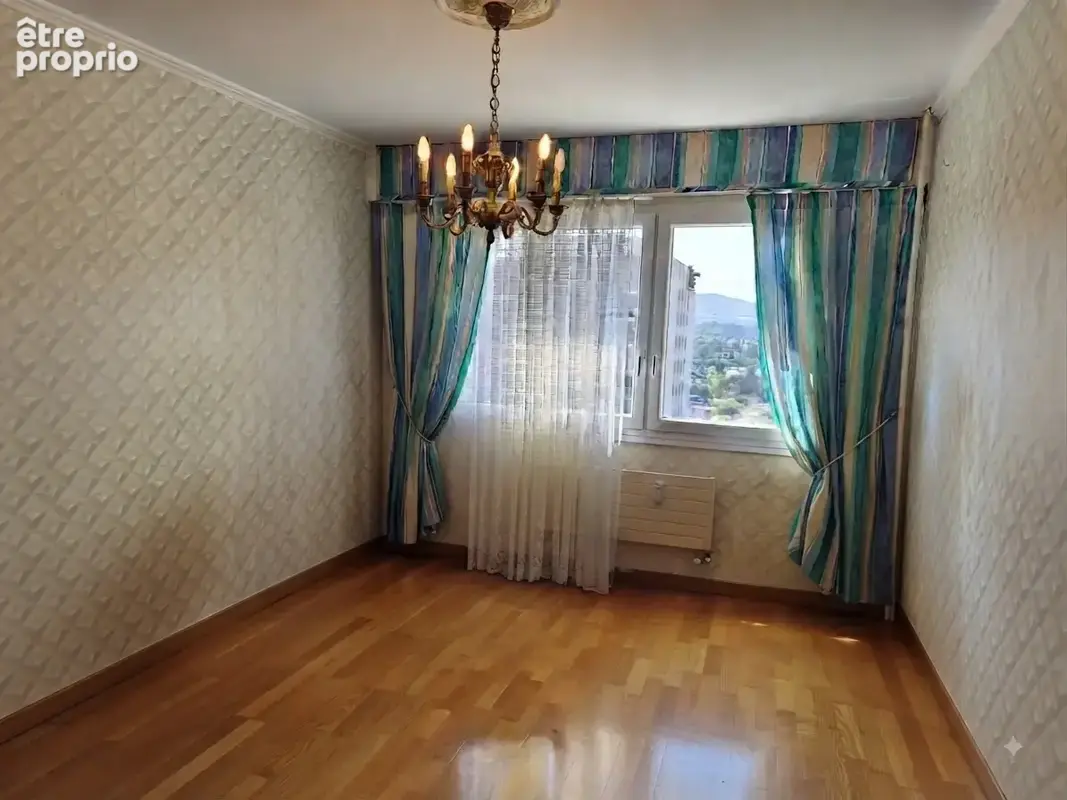 appartement T 5 traversant Est/ Ouest avec vue sur les monts du lyonnais - photo 4