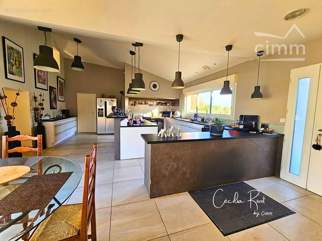 Maison à SAINT-CHRISTOLY-DE-BLAYE