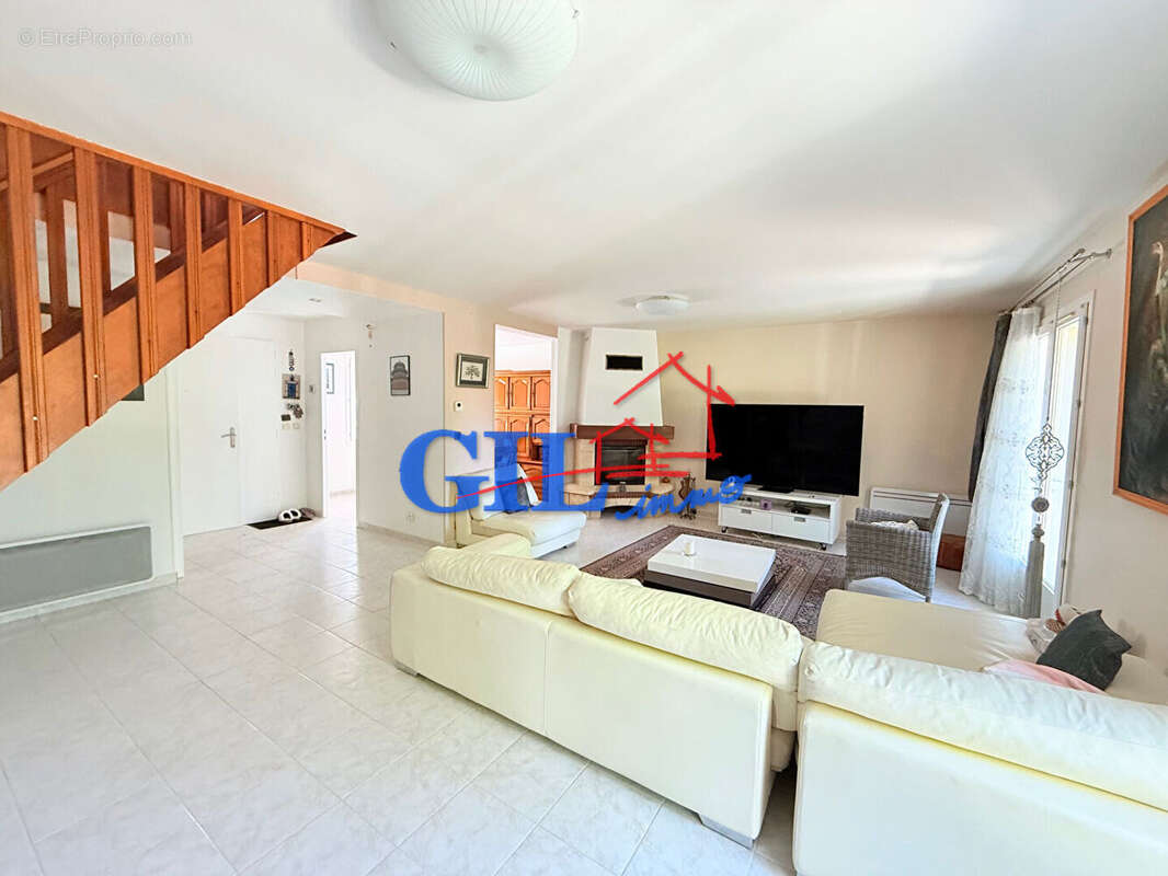 Maison à SAVIGNY-LE-TEMPLE