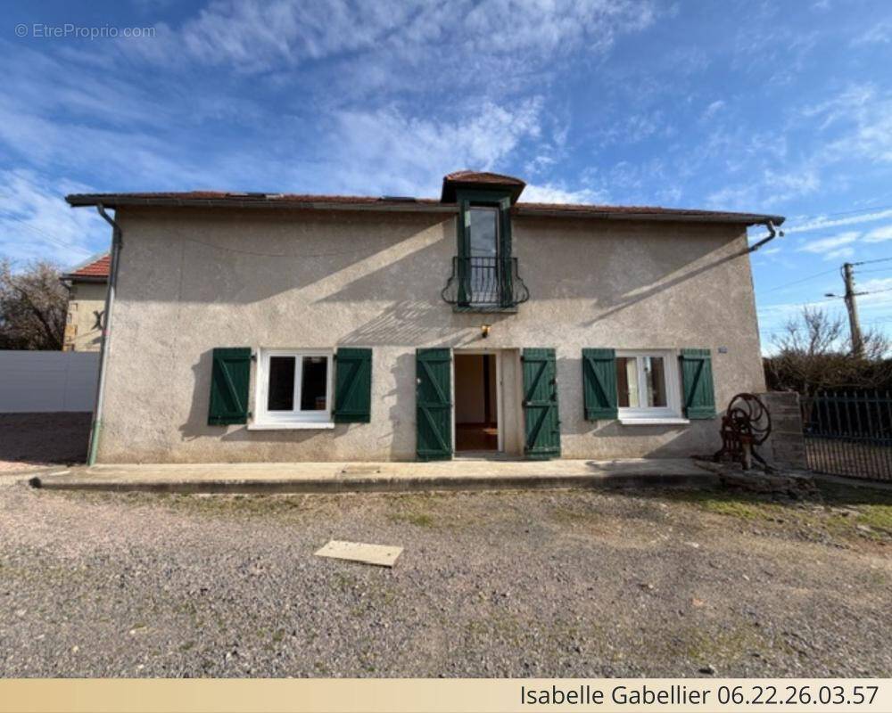 GANNAT (03800) – Maison de ville avec terrasse – Fort potentiel – Travaux de rénovation à prévoir - photo 1