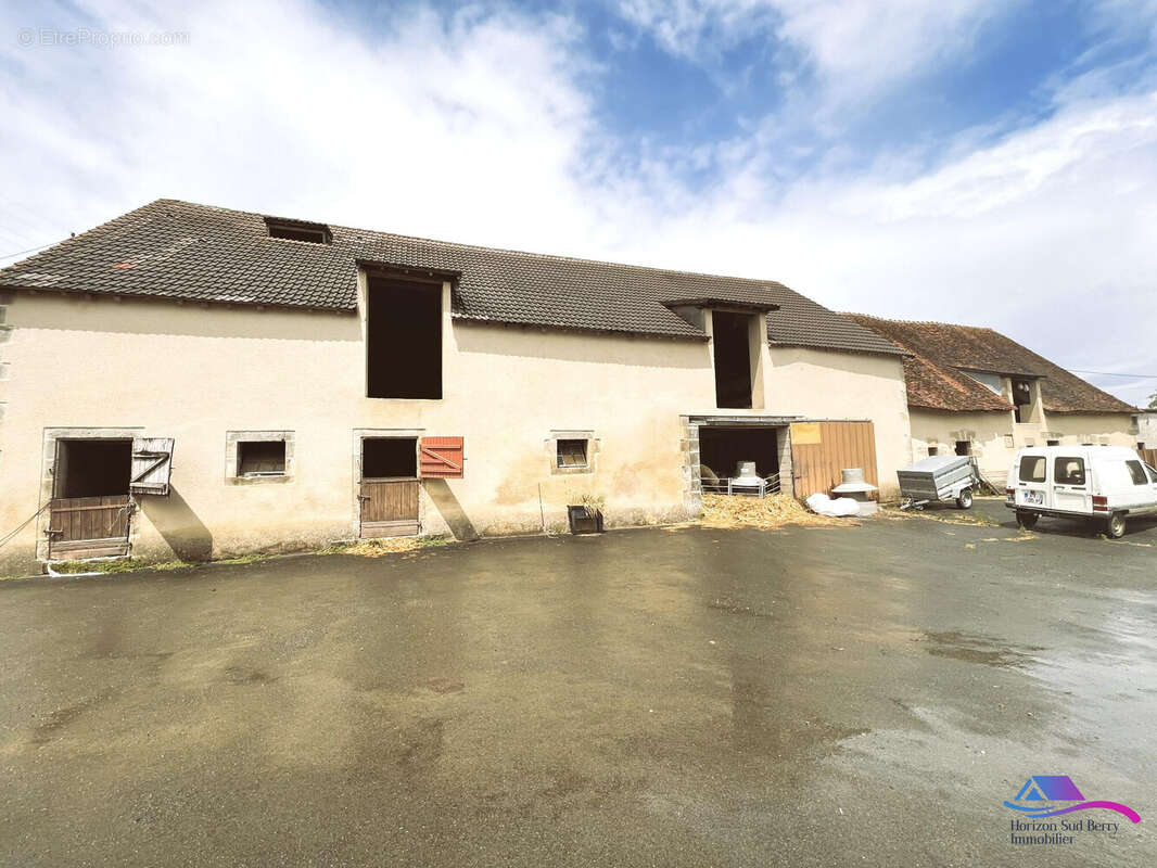 FACADE AVANT DEPENDANCE - Maison à NERET