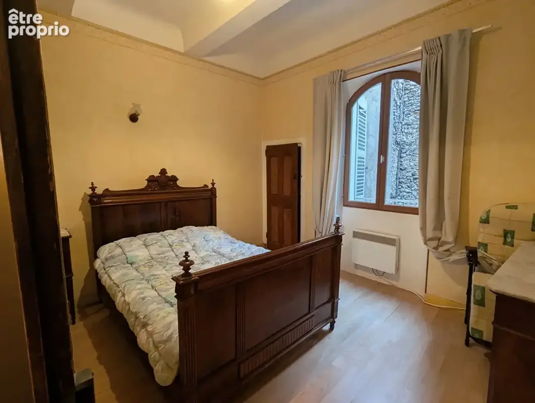 AUPS, charmant appartement situé au premier étage avec remise. - photo 8