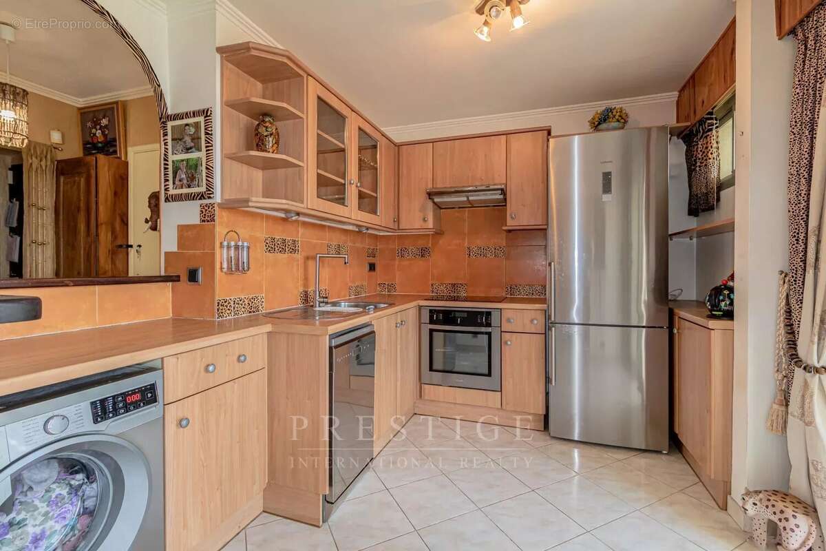 Appartement à SAINT-LAURENT-DU-VAR