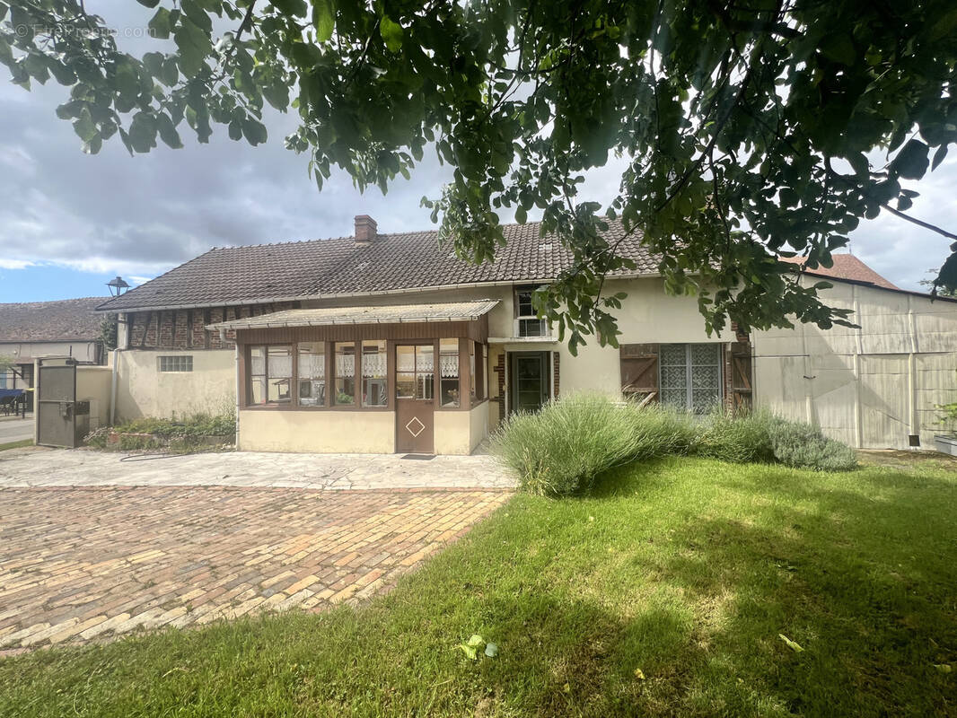 Maison à HOUDAN