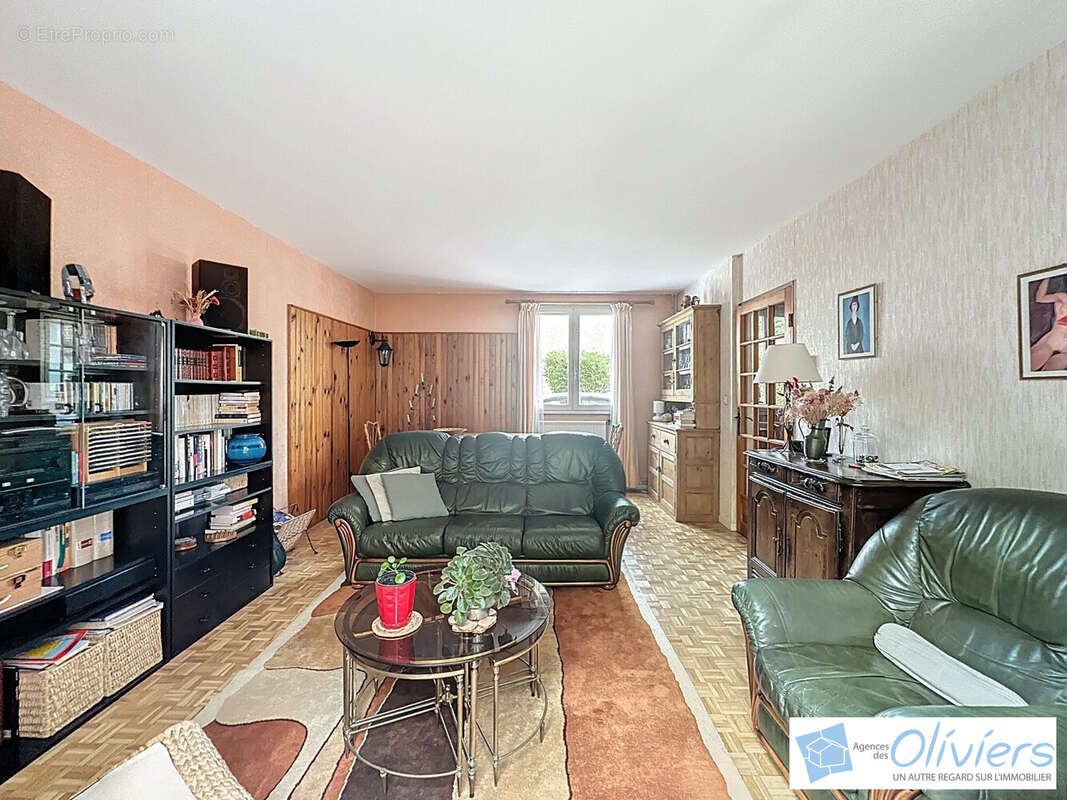 Maison à VOISINS-LE-BRETONNEUX