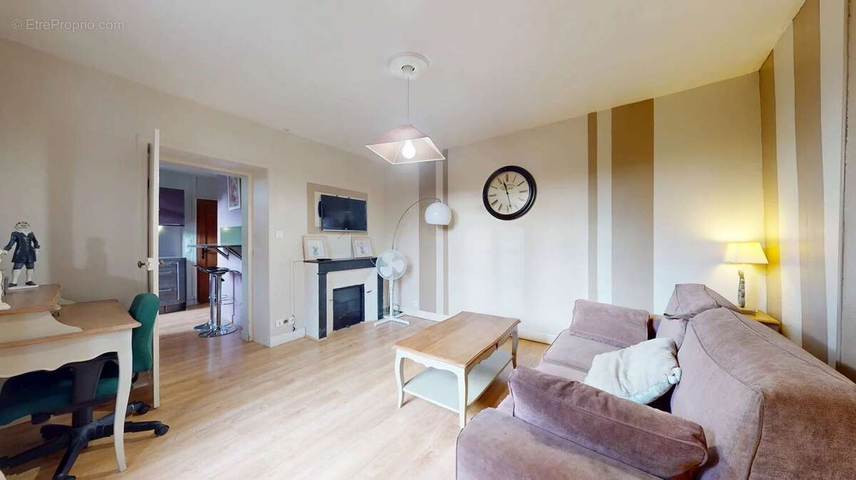 Appartement à DAMPIERRE-EN-YVELINES