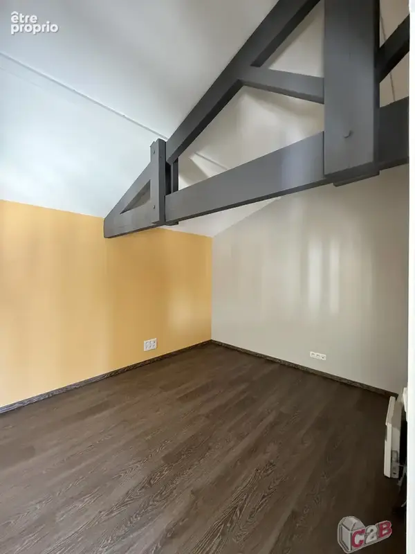 Entrepot dans le centre de la brede - photo 2