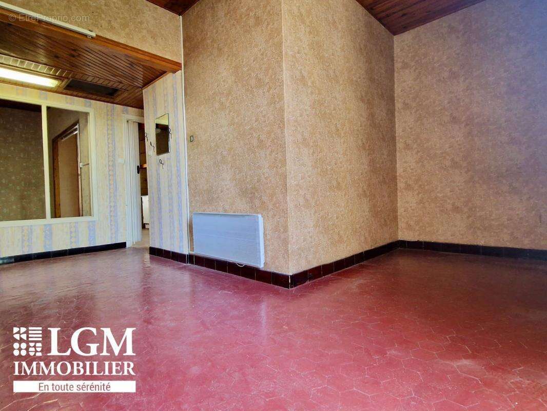 Appartement À Vendre T 4 + 16 m2 de terrasse et une cave de 30m2 - photo 4