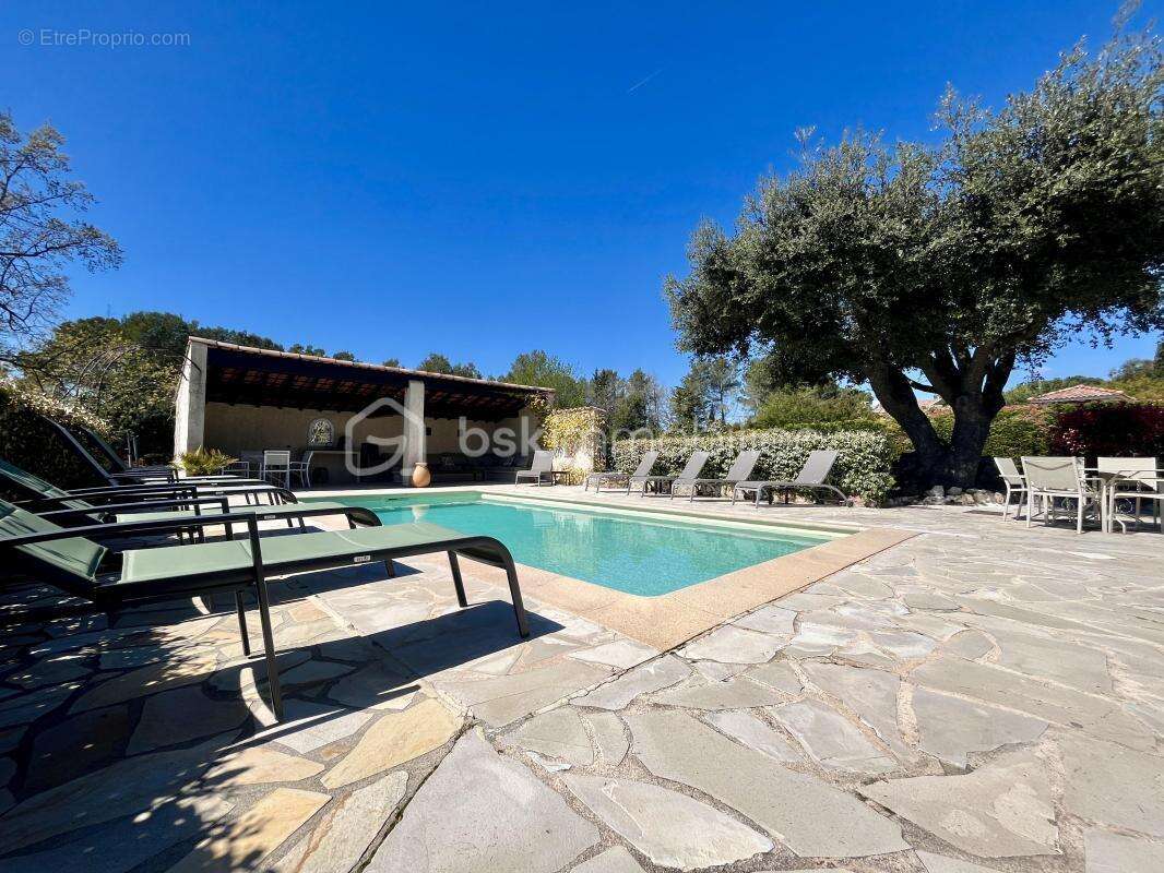 Maison à BAGNOLS-EN-FORET