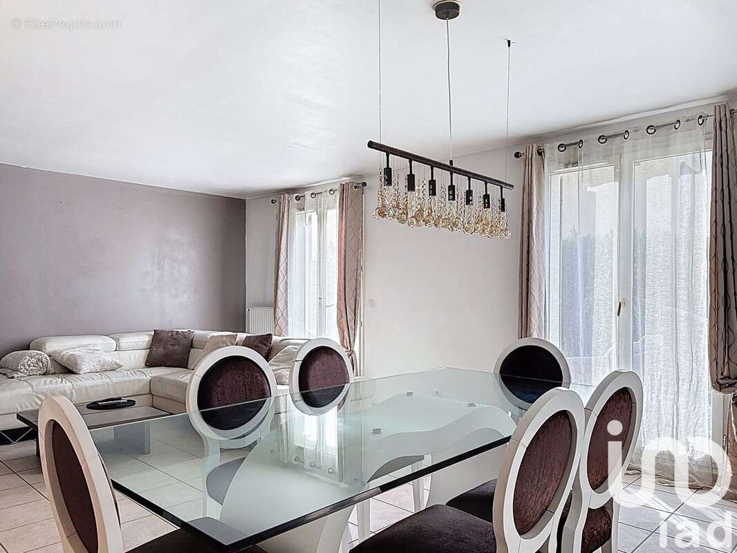 Photo 2 - Maison à LESIGNY