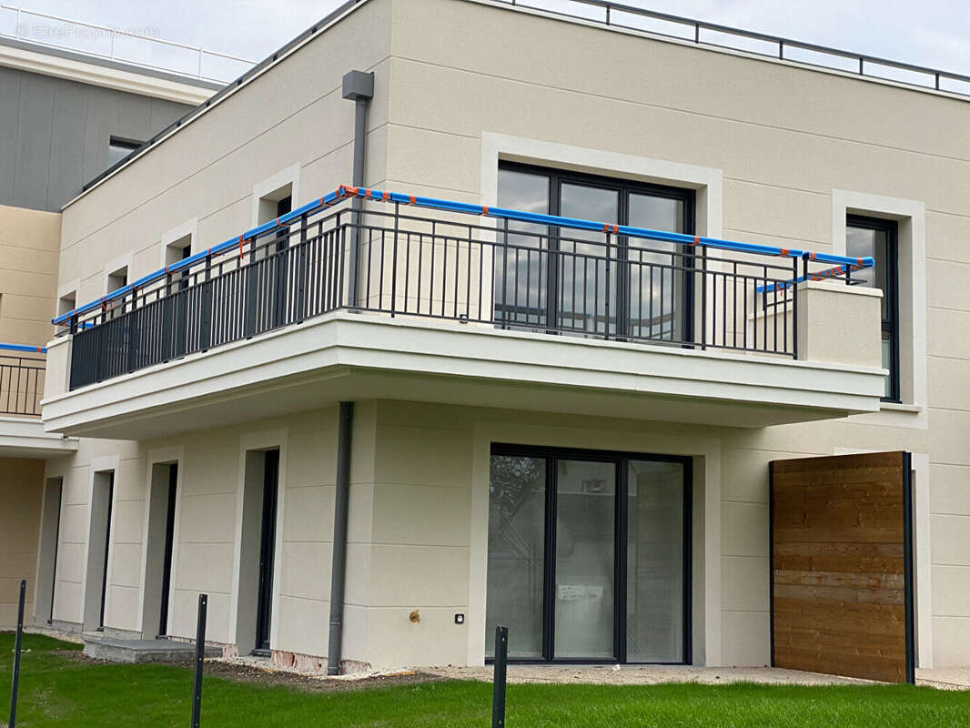 Appartement 80m²+ balcon sud est et pk - photo 4