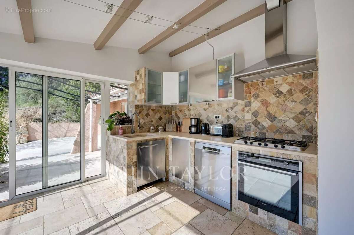 Maison à VAUVENARGUES