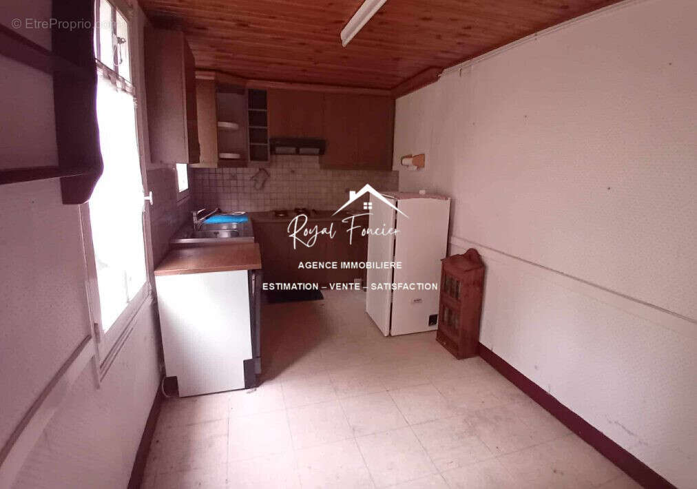 Cuisine - Maison à YZEURES-SUR-CREUSE