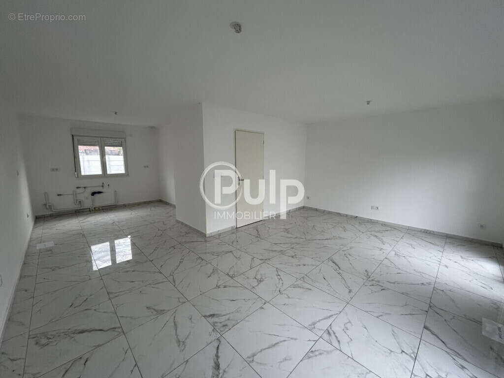 Maison à OSTRICOURT