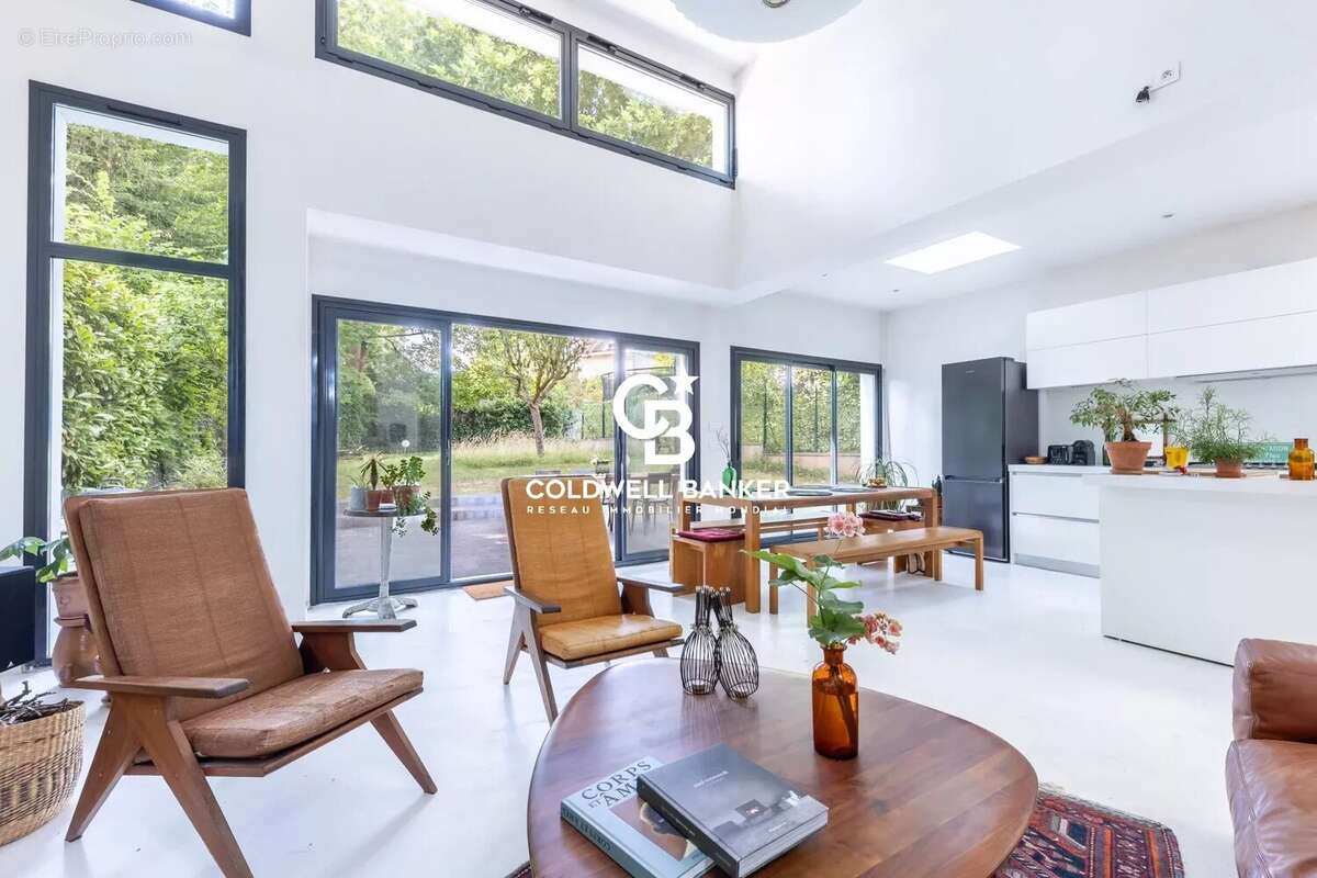 Maison à MARNES-LA-COQUETTE